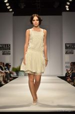 Model walk the ramp for Pero by Aneeth Arora Show at Wills Lifestyle India Fashion Week 2012 day 4 on 9th Oct 2012 (83).JPG